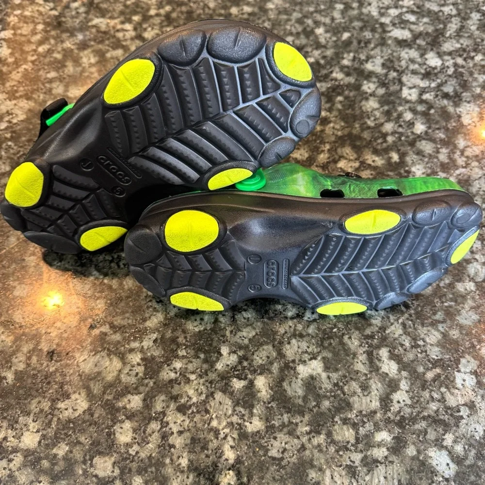 Crocs Kids J5 Green Alien Galaxy Clogs w/ Jibbitz Charms‎